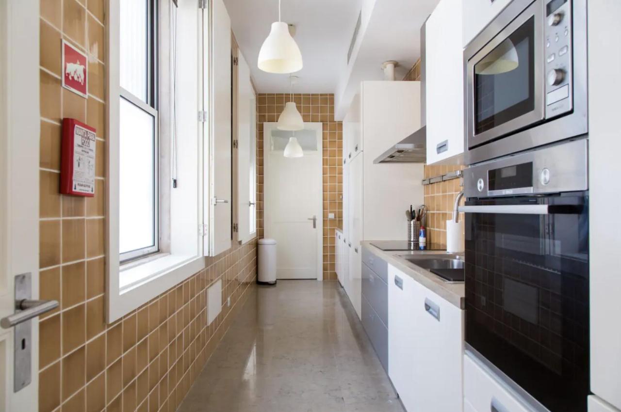 Beautiful 3-Story House In Chiado With A 40M² Private Terrace Apartment Lisboa Ngoại thất bức ảnh
